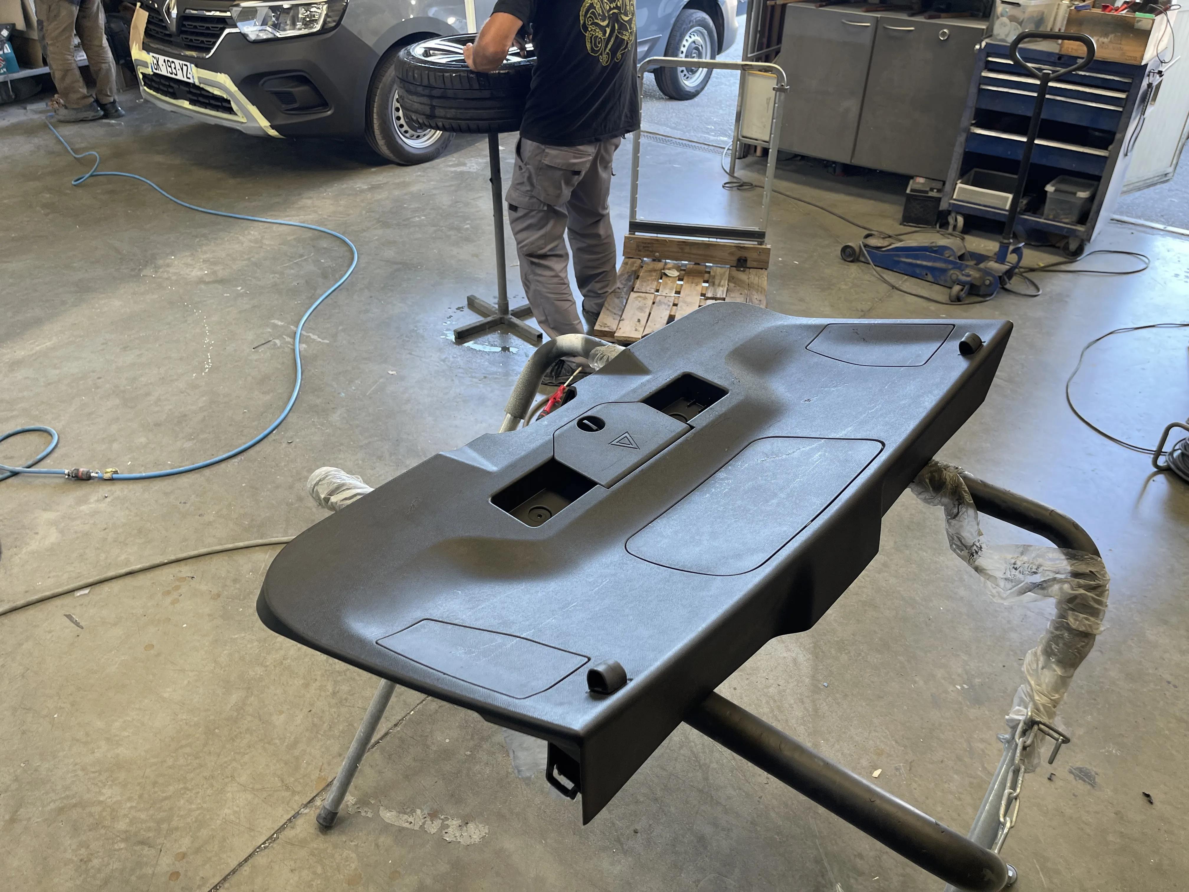 Rénovation plastique voiture – étape 1 – AutoMania Atelier Eysines