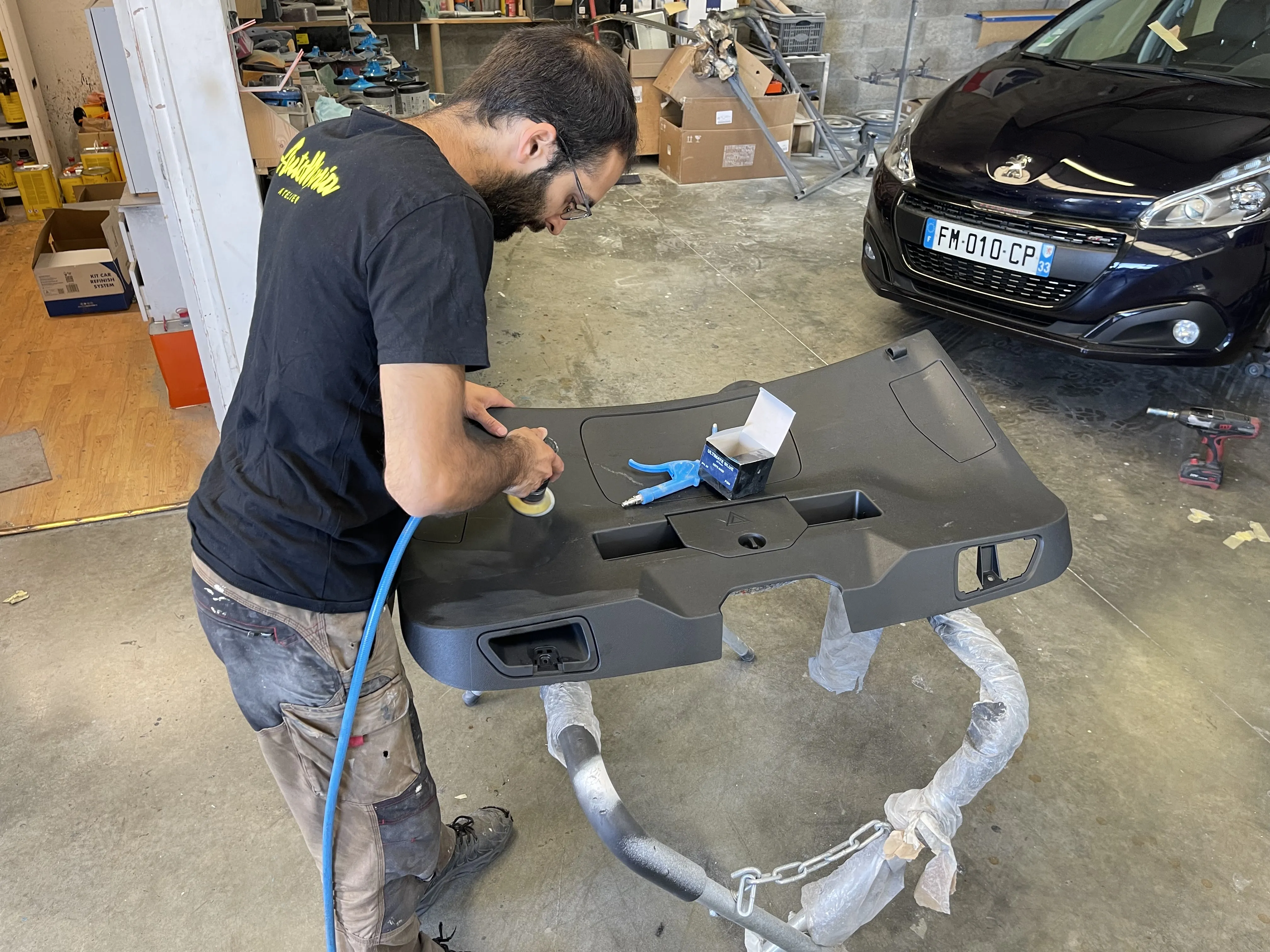 Rénovation plastique voiture – étape 2 – AutoMania Atelier Eysines