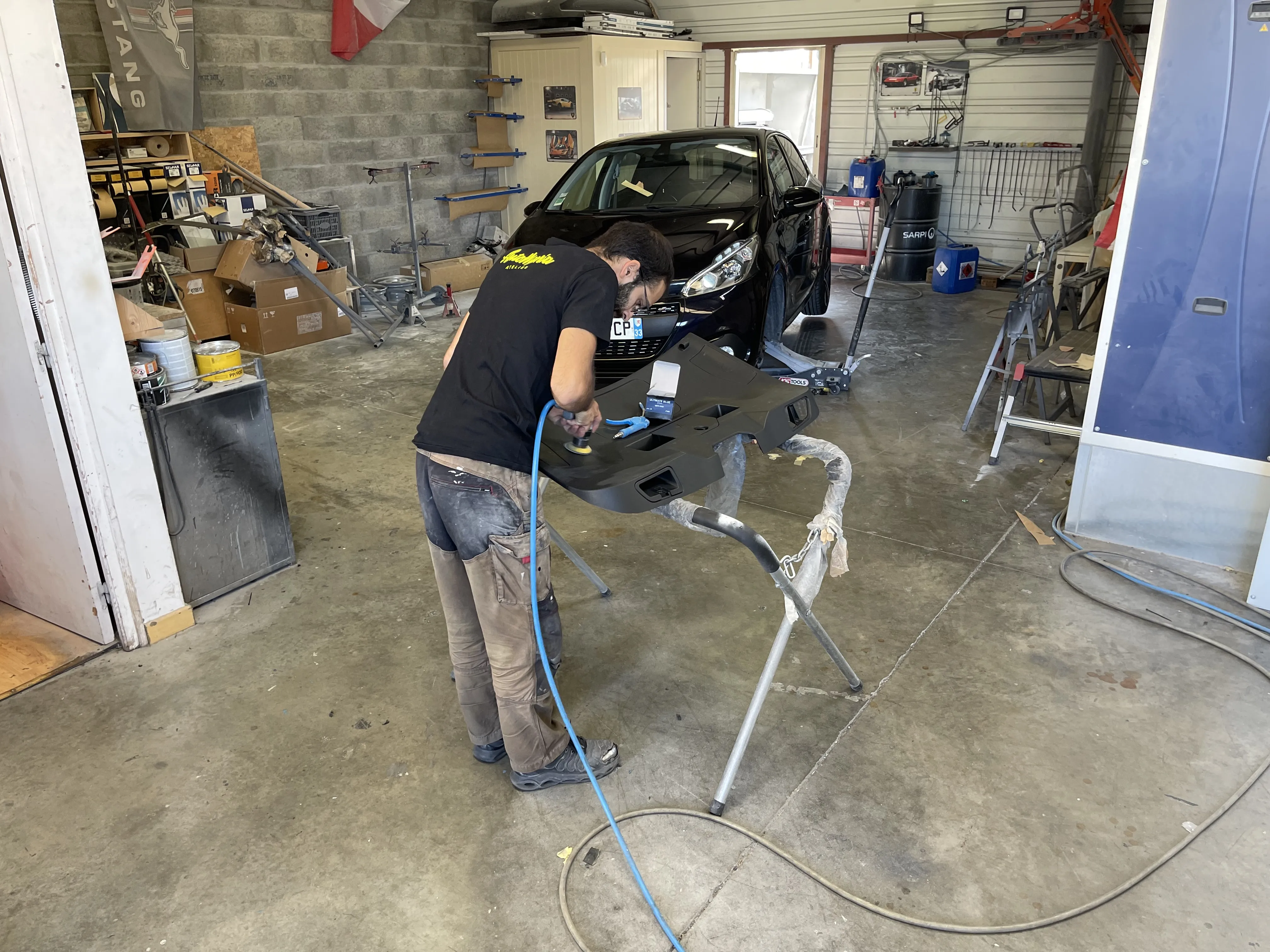 Rénovation plastique voiture – étape 3 – AutoMania Atelier Eysines